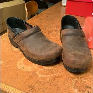 Women’s Dansko professional clogs